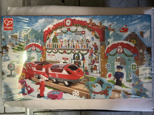 Hape E3770 Adventskalender Hauptbahnhof